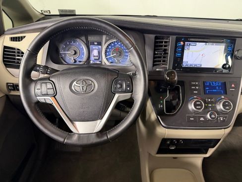 Used 2016 Toyota Sienna XLE w/ XLE Navigation Package image 12