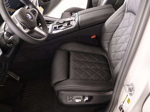 New 2026 BMW X6 xDrive40i w/ Climate Comfort Package image 11