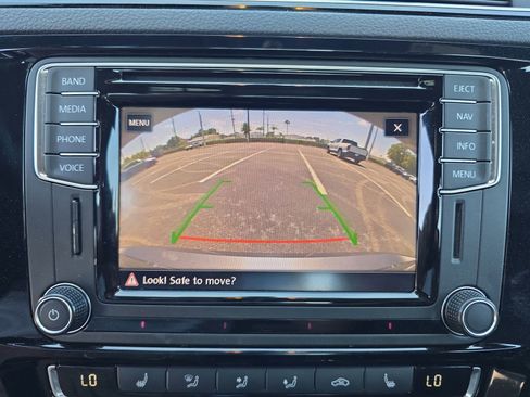 Used 2017 Volkswagen Jetta GLI FWD image 20