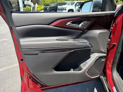 New 2026 Chevrolet Traverse RS w/ LPO, Floor Liner Package FWD image 10