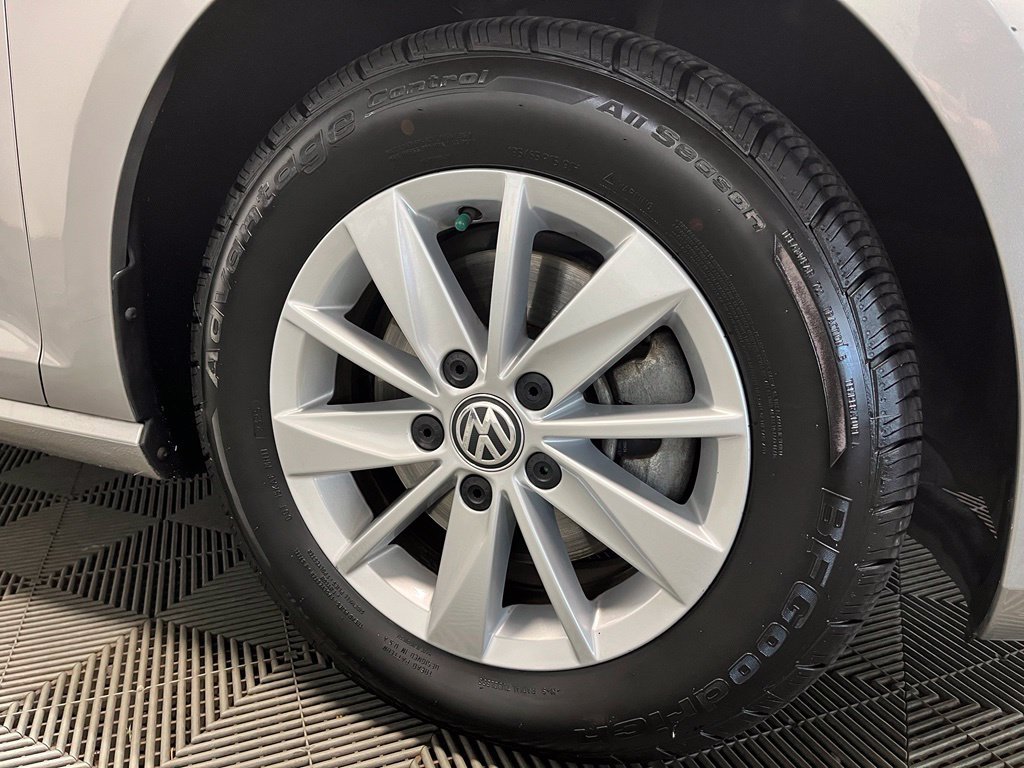 Used 2016 Volkswagen Golf S FWD image 3
