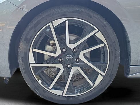 Used 2025 Nissan Sentra SR FWD image 20
