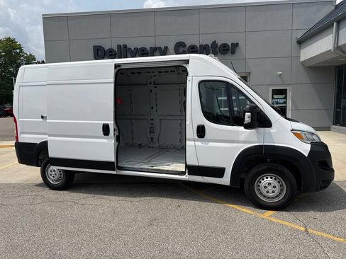Used 2025 RAM ProMaster 2500 w/ Convenience Group FWD image 20