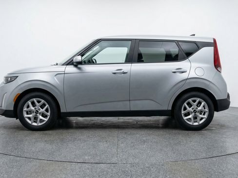 Used 2025 Kia Soul LX w/ LX Technology Package image 5