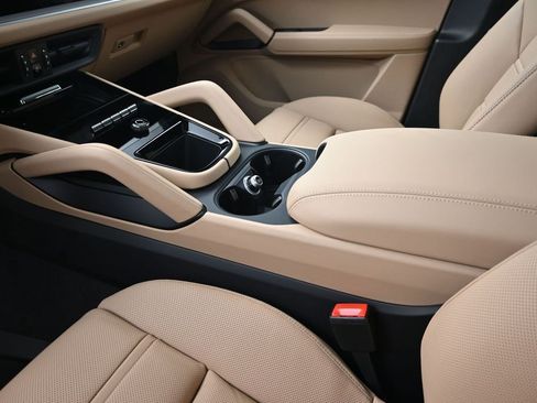 New 2026 Porsche Cayenne S AWD/4WD image 22