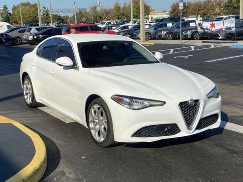 Used 2020 Alfa Romeo Giulia Ti image 2