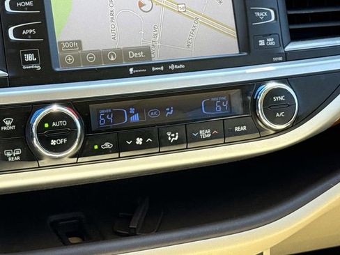 Used 2018 Toyota Highlander Limited Platinum AWD/4WD image 22