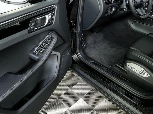 New 2026 Porsche Macan AWD image 8