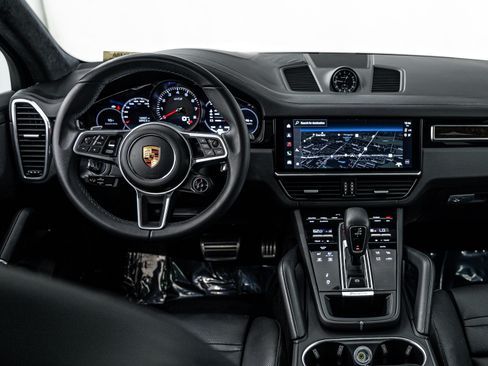 Certified 2022 Porsche Cayenne GTS AWD/4WD image 23