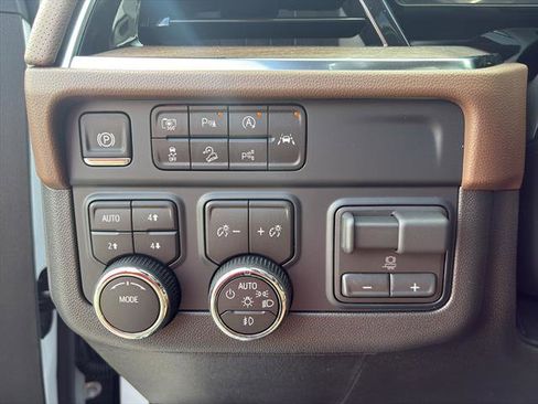 New 2026 Chevrolet Tahoe High Country w/ Sun And Tow Package AWD/4WD image 21