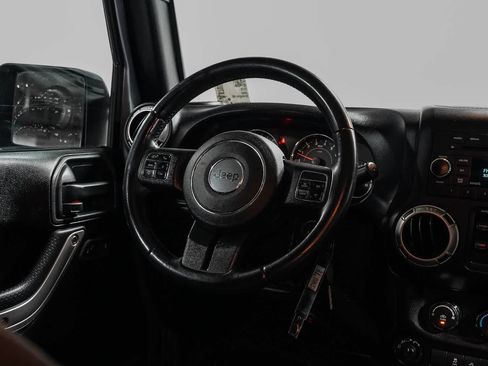 Used 2018 Jeep Wrangler Unlimited Rubicon w/ Connectivity Group AWD/4WD image 15