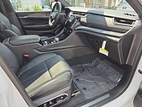 Certified 2024 Jeep Grand Cherokee Overland w/ Adv Protech Group III image 20