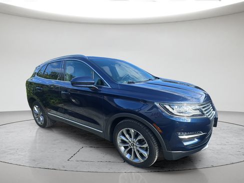 Used 2017 Lincoln MKC Select w/ Select Plus Package AWD/4WD image 2
