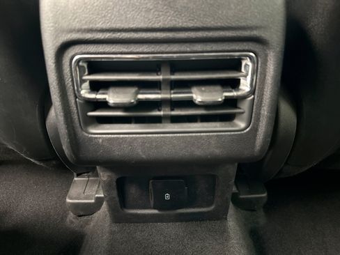Used 2024 Lincoln Corsair AWD image 19
