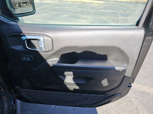 Used 2023 Jeep Wrangler Unlimited Rubicon 4xe image 15