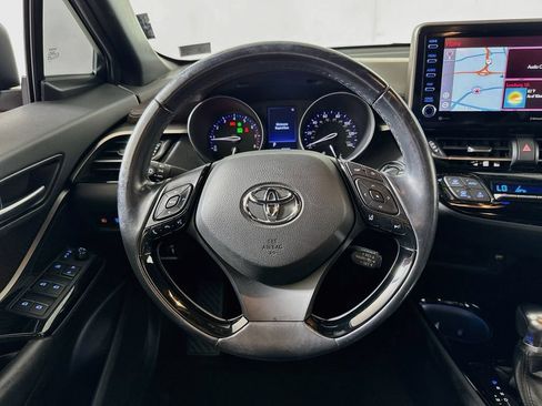 Used 2019 Toyota C-HR Limited FWD image 11