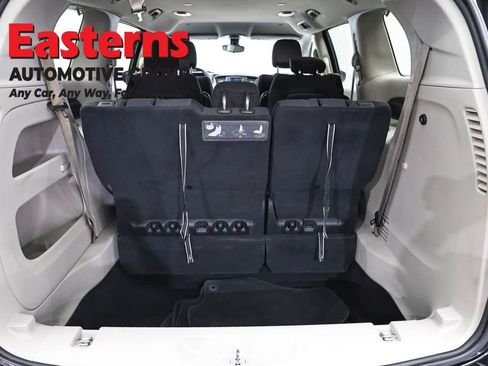 Used 2017 Chrysler Pacifica LX w/ Tire & Wheel Group FWD image 9