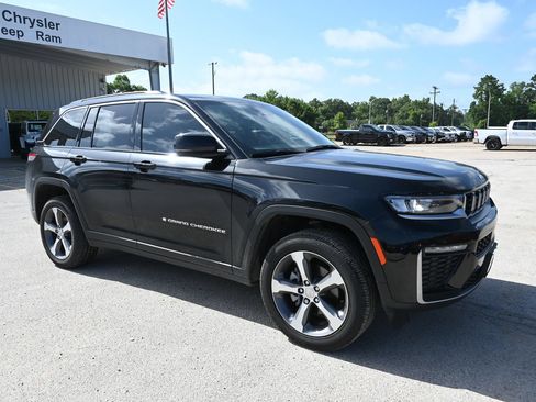 Used 2026 Jeep Grand Cherokee Limited AWD/4WD image 4