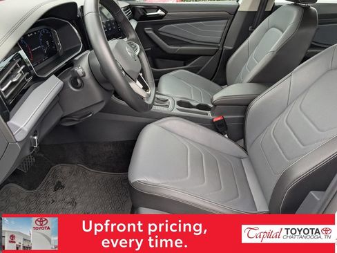 Used 2025 Volkswagen Jetta SEL FWD image 9