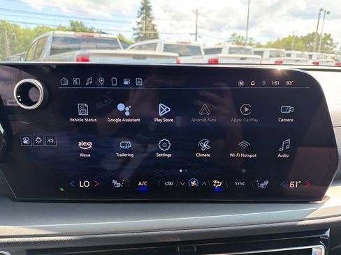 Used 2025 Chevrolet Traverse LT AWD/4WD image 17