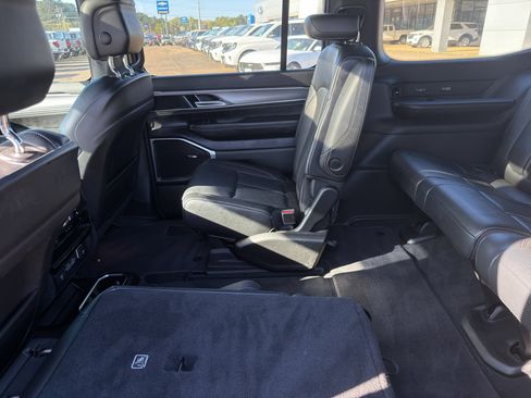 Used 2023 Jeep Wagoneer Series II image 23