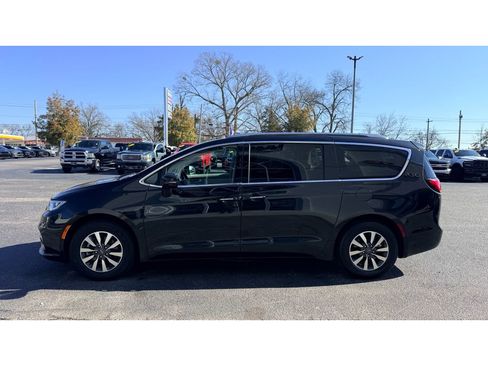 Used 2021 Chrysler Pacifica Touring-L image 5