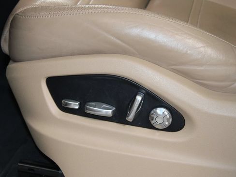 Used 2019 Porsche Cayenne AWD/4WD image 16