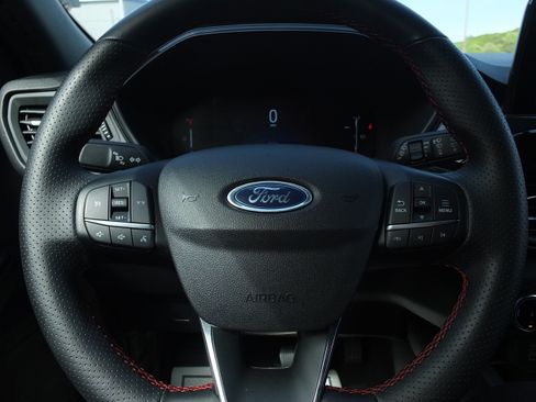 Used 2025 Ford Escape ST-Line AWD/4WD image 18