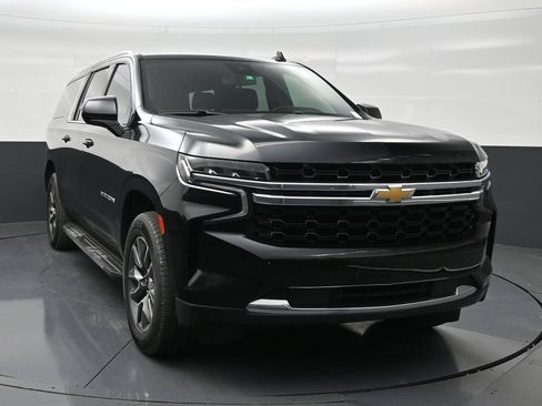 Used 2024 Chevrolet Suburban LS RWD image 7