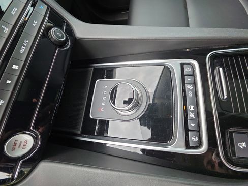 Used 2019 Jaguar F-PACE Premium AWD/4WD image 25