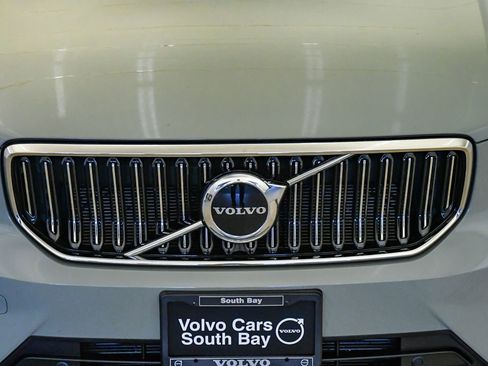 Certified 2025 Volvo XC40 B5 Core AWD/4WD image 8