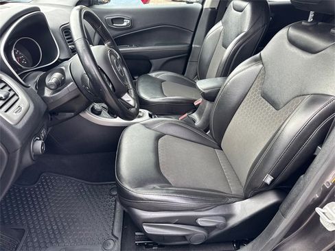 Used 2020 Jeep Compass Latitude w/ Cold Weather Group image 9