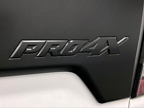 Used 2024 Nissan Titan PRO-4X w/ Pro-4x Convenience Package image 8