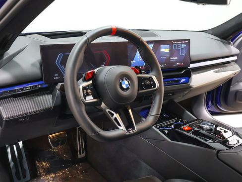 Used 2025 BMW M5 Touring image 43