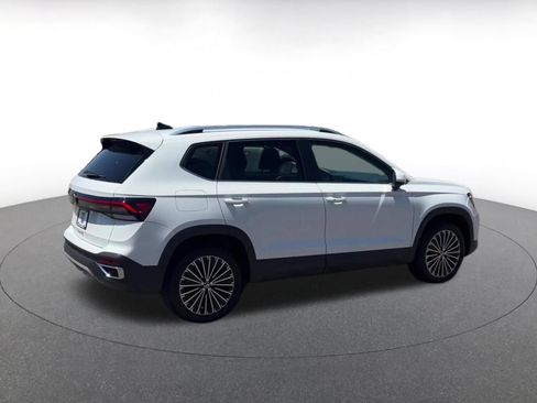 Used 2025 Volkswagen Taos SE FWD image 15