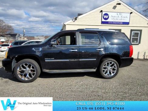 Used 2011 Cadillac Escalade AWD w/ Touring Package image 6