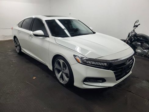 Used 2018 Honda Accord Touring image 3