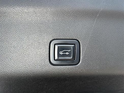 Used 2022 GMC Yukon XL SLT AWD/4WD image 23