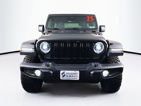 Used 2025 Jeep Wrangler Willys image 2