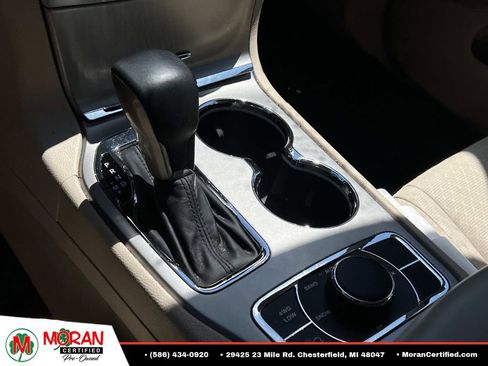 Used 2019 Jeep Grand Cherokee Laredo AWD/4WD image 28