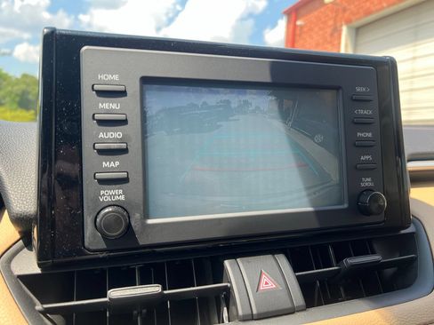 Used 2019 Toyota RAV4 XLE w/ Convenience Package FWD image 31