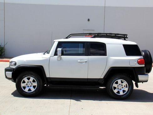 Used 2010 Toyota FJ Cruiser 4WD image 8