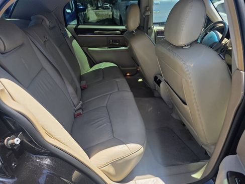 Used 2006 Lincoln Town Car Designer Series RWD image 12