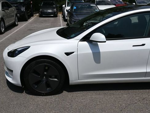 Used 2023 Tesla Model 3 Standard Range RWD image 2
