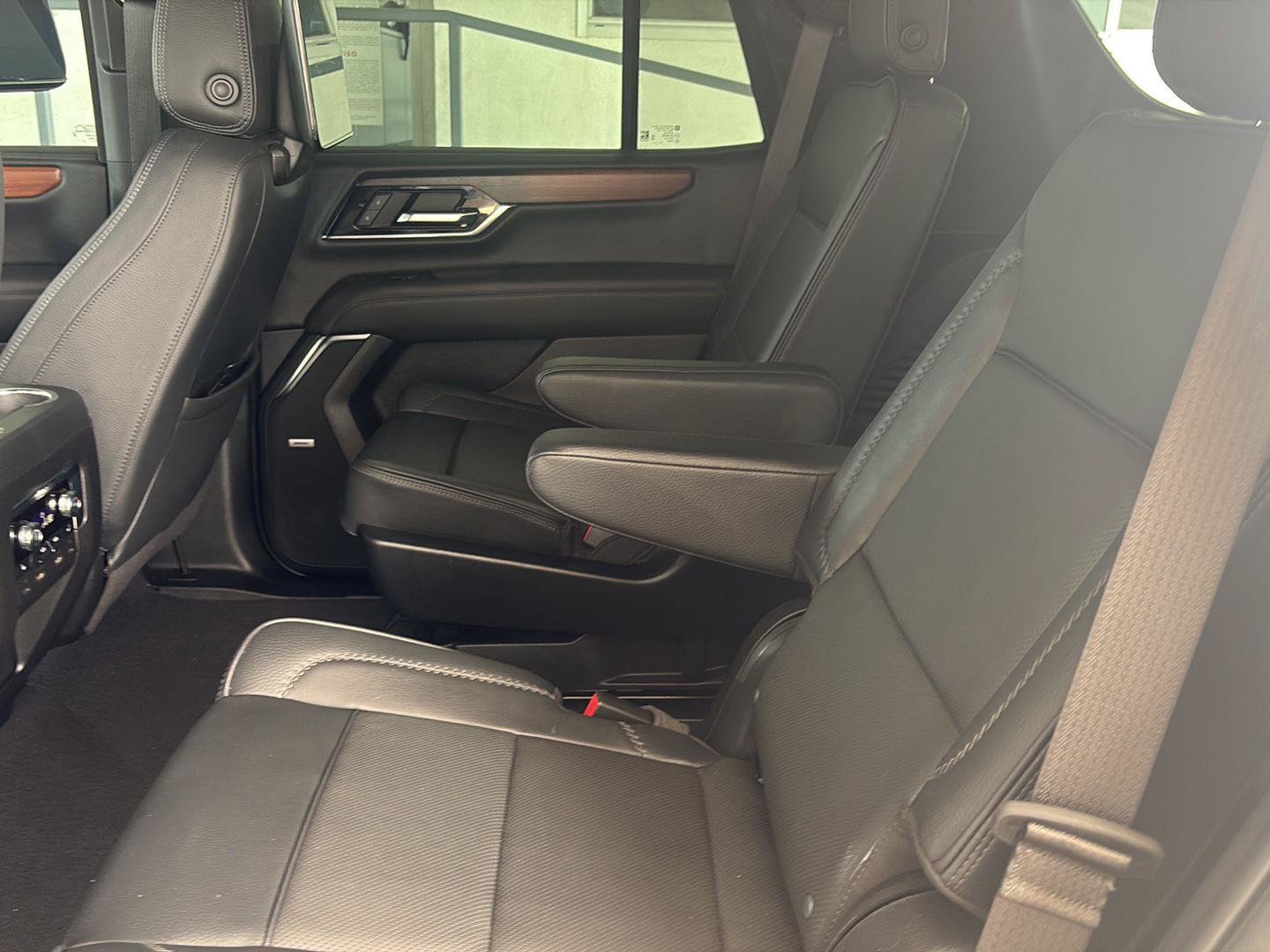 Used 2025 GMC Yukon Denali w/ Denali Reserve Package AWD/4WD image 28