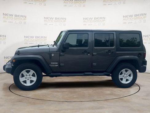 Used 2018 Jeep Wrangler Unlimited Sport S AWD/4WD image 2