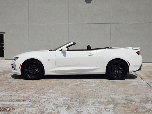 Used 2017 Chevrolet Camaro LT RWD image 4