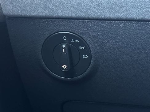 Used 2022 Volkswagen Taos SEL image 30