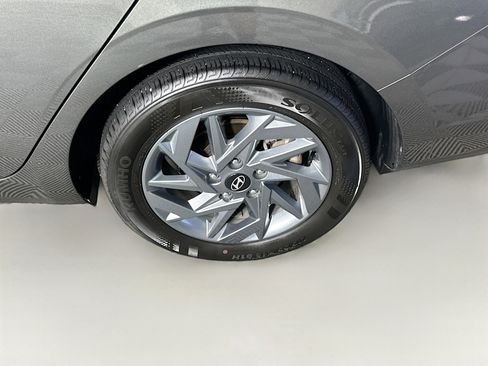 Used 2024 Hyundai Elantra SEL FWD image 11