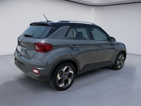 Used 2024 Hyundai Venue Limited FWD image 5